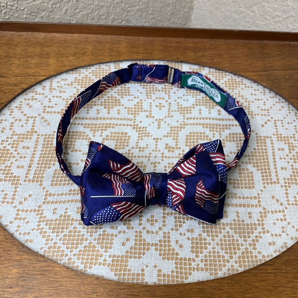 BeauTies Ltd American flag silk Bow tie